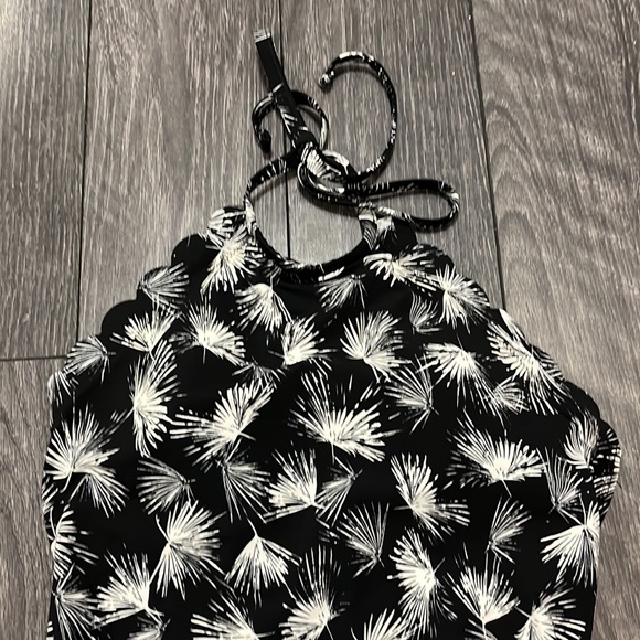 La Blanca Petal Pusher One-Piece Women's - Picture 5 of 13